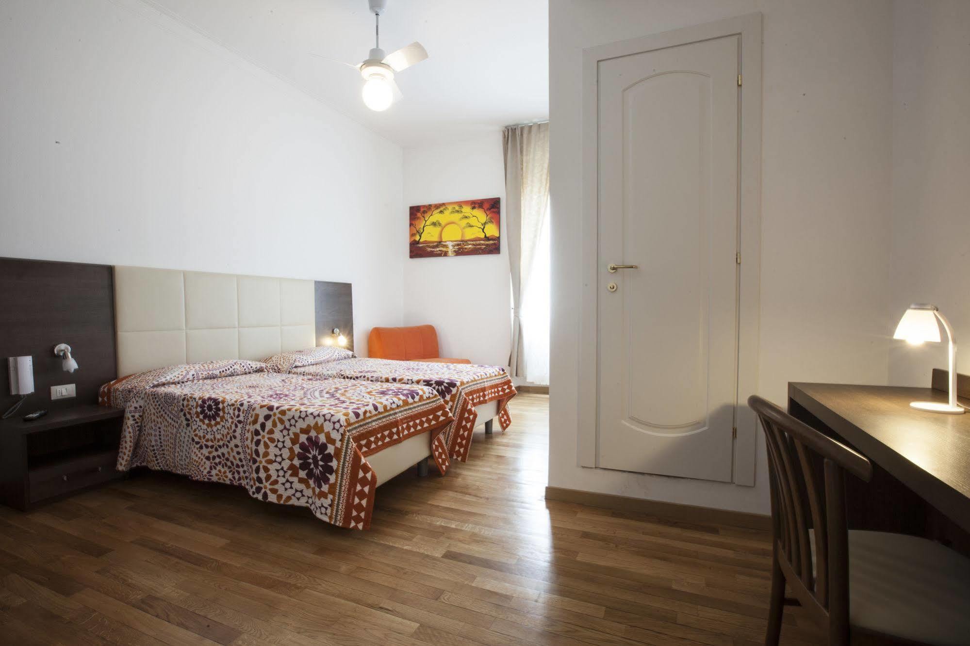 Hotel Amalfi Milaan Buitenkant foto