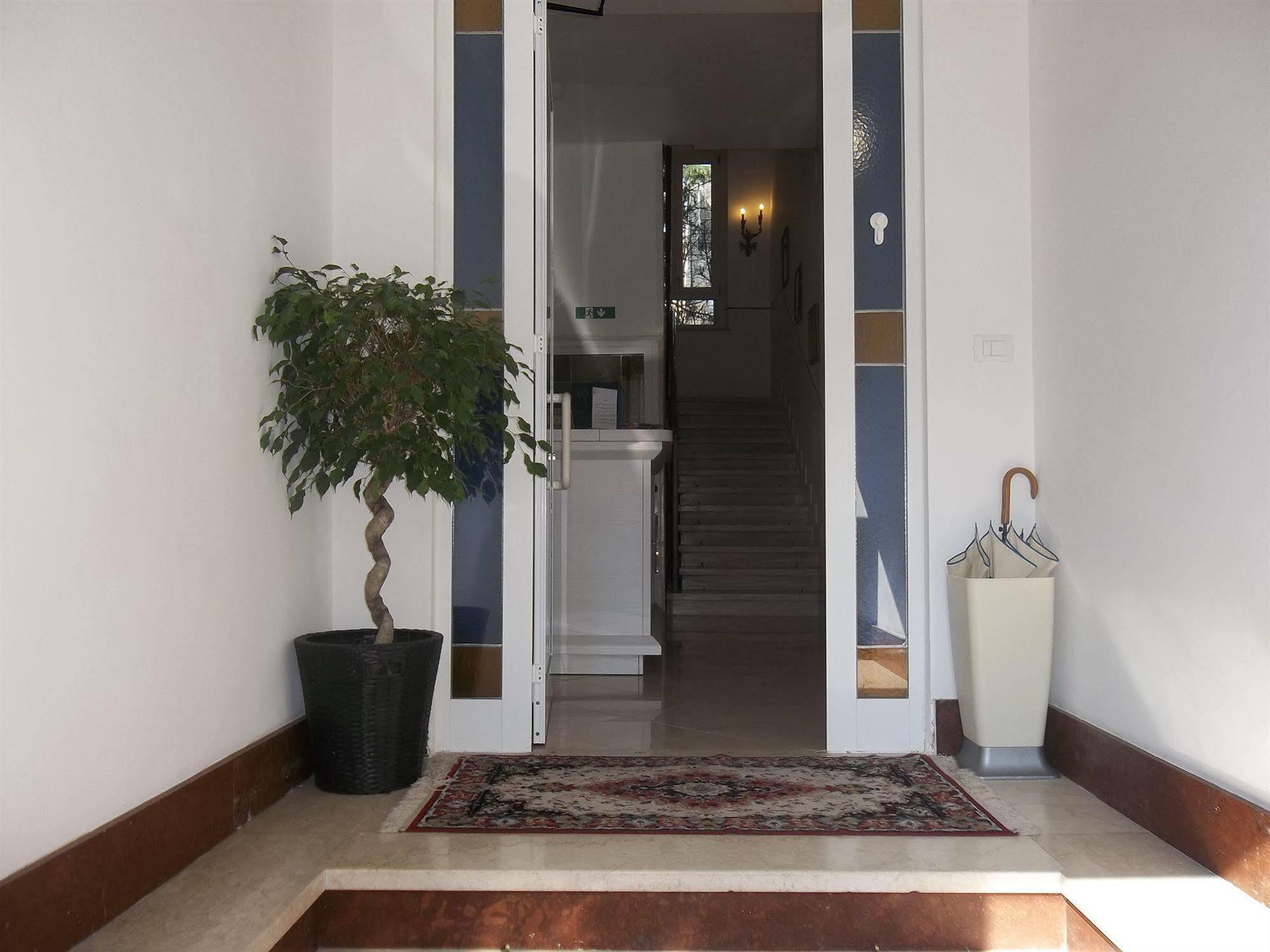 Hotel Amalfi Milaan Buitenkant foto